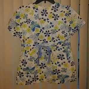 Peaches Other - Cute scrub top Peaches Other - Cute scrub top